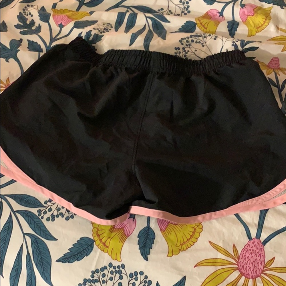 UNDER ARMOUR RUNNING SHORTS - Picture 4 of 4